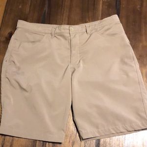 Under Armour flat front khaki golf shorts size 38 GUC